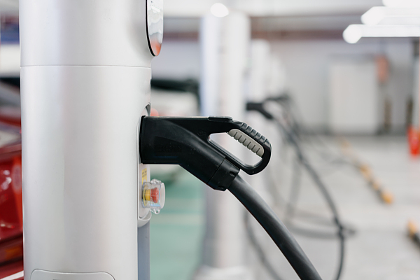 钱盈配 海量财经丨全国电动汽车充电基础设施突破1800万个，较去年同期增长54.5%